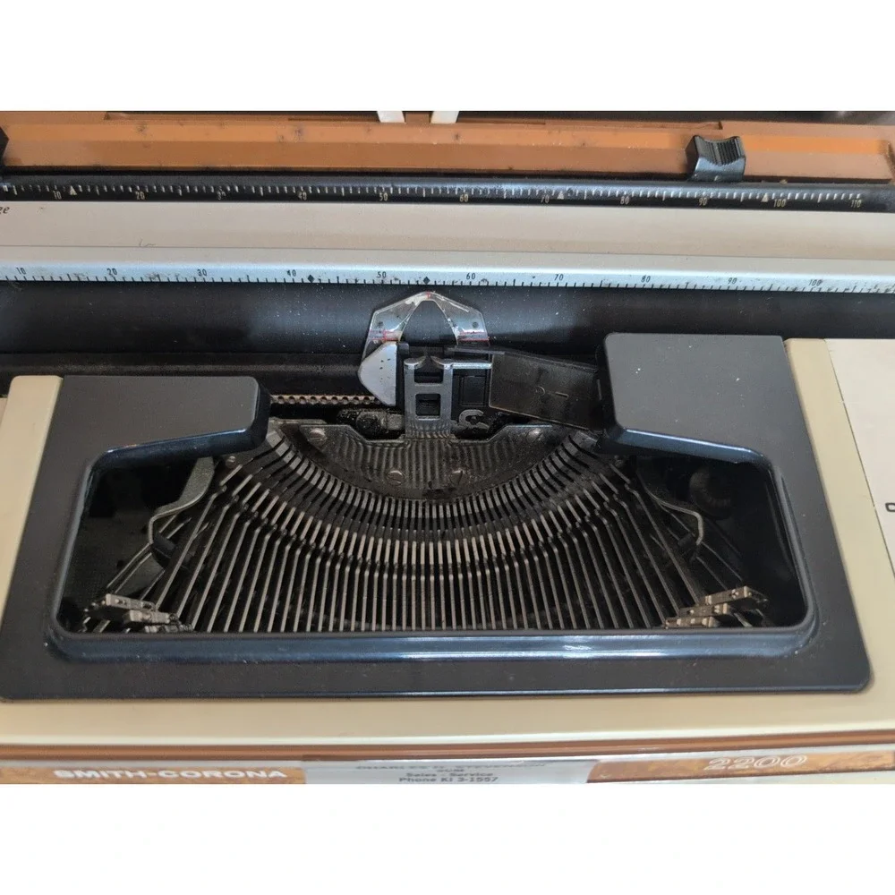 VTG Smith-Corona Coronamatic 2200 Electric Typewriter Working With Hard Case